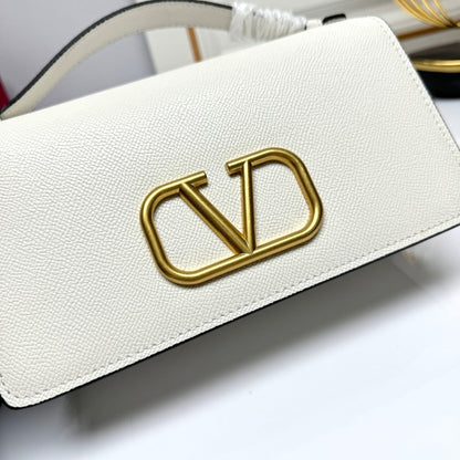 VALENTINO GARAVANI VLOGO SIGNATURE GRAINY WALLET WITH WHITE BLACK 22CM
