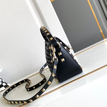 VALENTINO GARAVANI ROCKSTUD RAFFIA SMALL CROSSBODY BAG BLACK 19CM