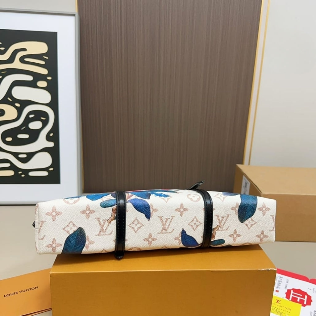 Louis Vuitton Squire East West Monogram Canvas Dune 29cm M29185