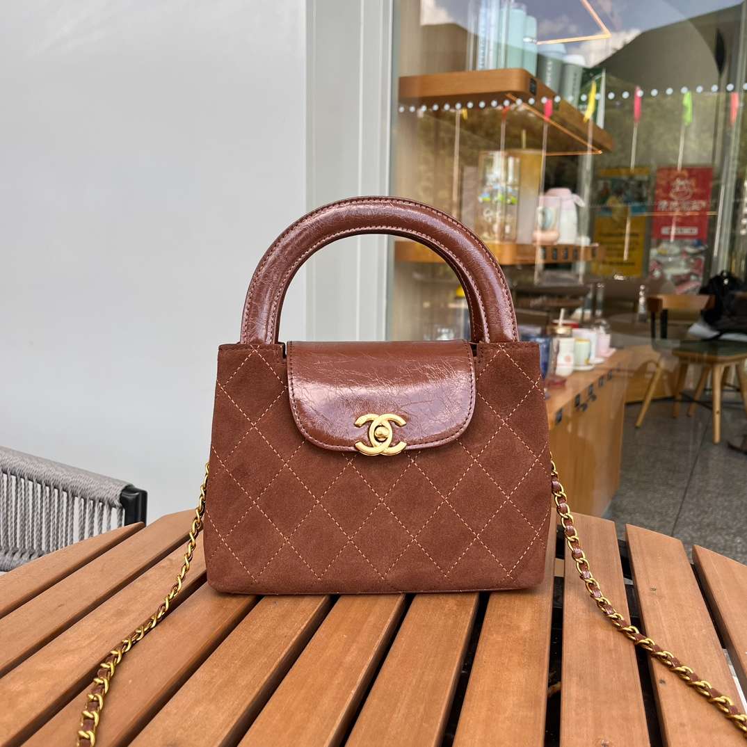 Chanel CLUTCH WITH STRAP