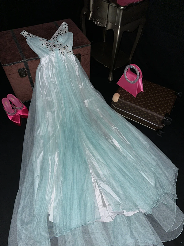 Light blue high-waisted fitted long ball gown R7048