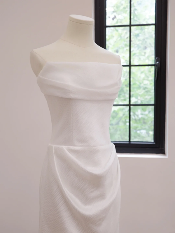 White strapless fitted long ball gown/bridal dress R8520
