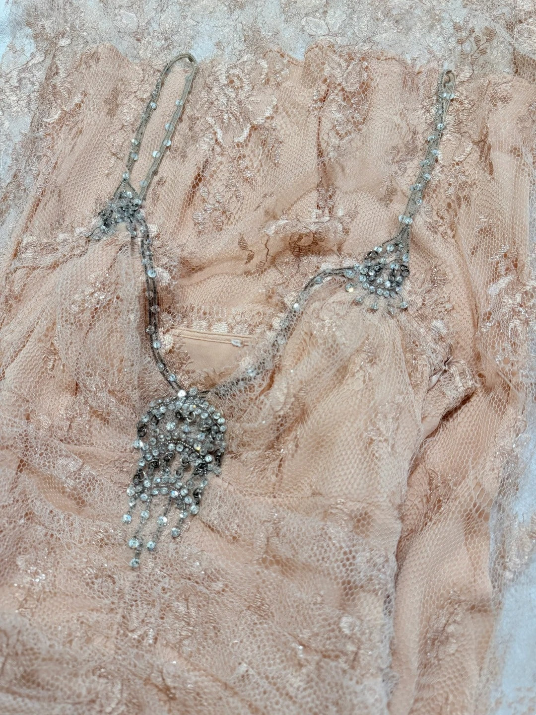 girlhomeshops-Nude Pink Lace Spaghetti Straps Midi Dress with Beading Detail gh6313