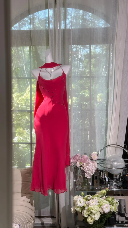Pink halter-neck fitted bodycon long ball gown R7604