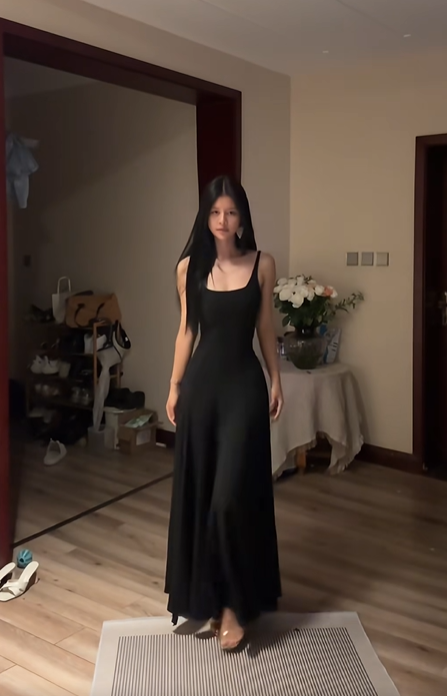 Black halter-neck fitted long elegant ball gown R8078