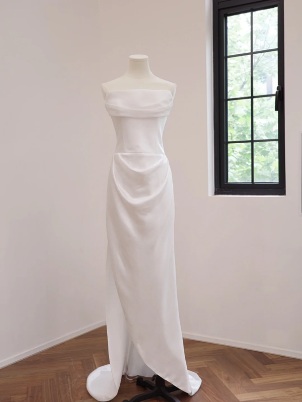 White strapless fitted long ball gown/bridal dress R8520
