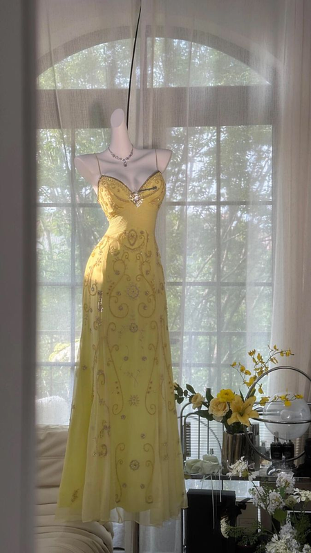 Yellow halter-neck fitted bodycon long ball gown R6529