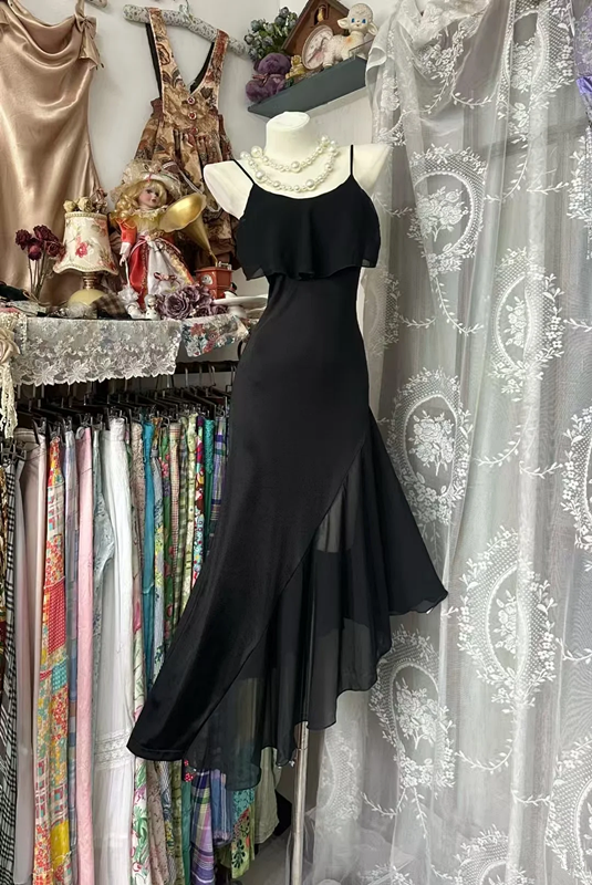 Black halter-neck fitted long elegant ball gown R7875