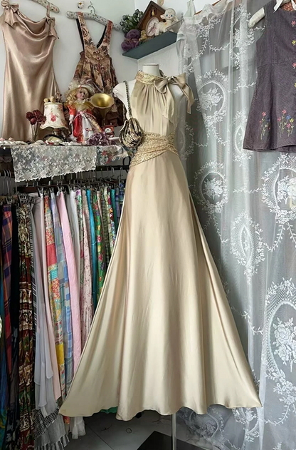 Champagne-colored sleeveless halter neck fitted waist long elegant ball gown R7796