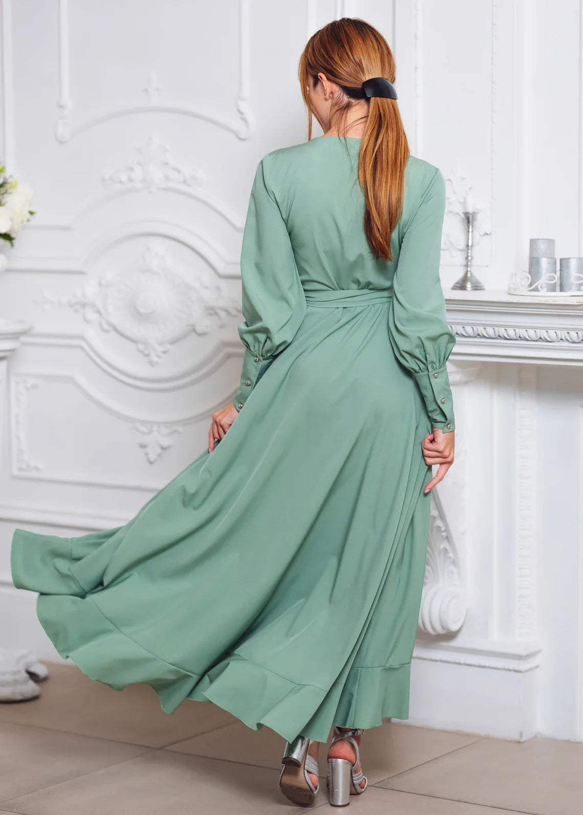 V-neck long sleeved chiffon ruffle edge length Prom dress