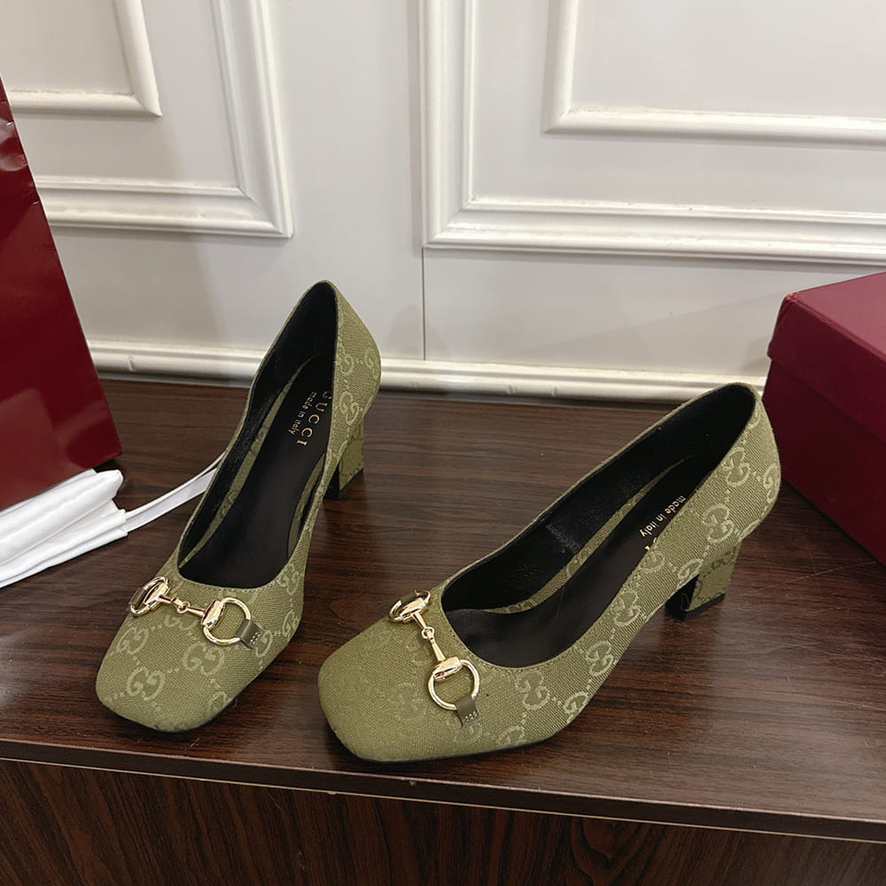 GUCCI Women’s Signora pump