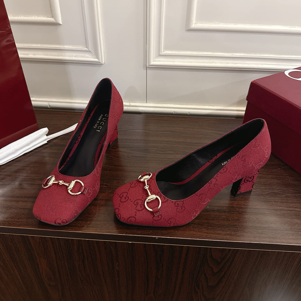 GUCCI Women’s Signora pump