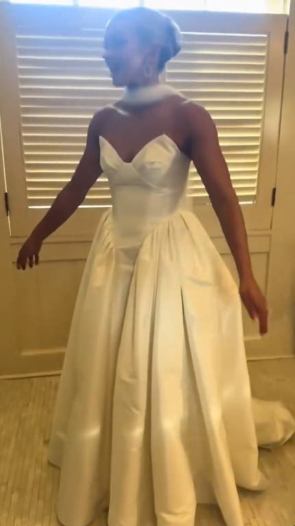 Vintage Ivory Satin Strapless Sweetheart Wedding Dress TP5817
