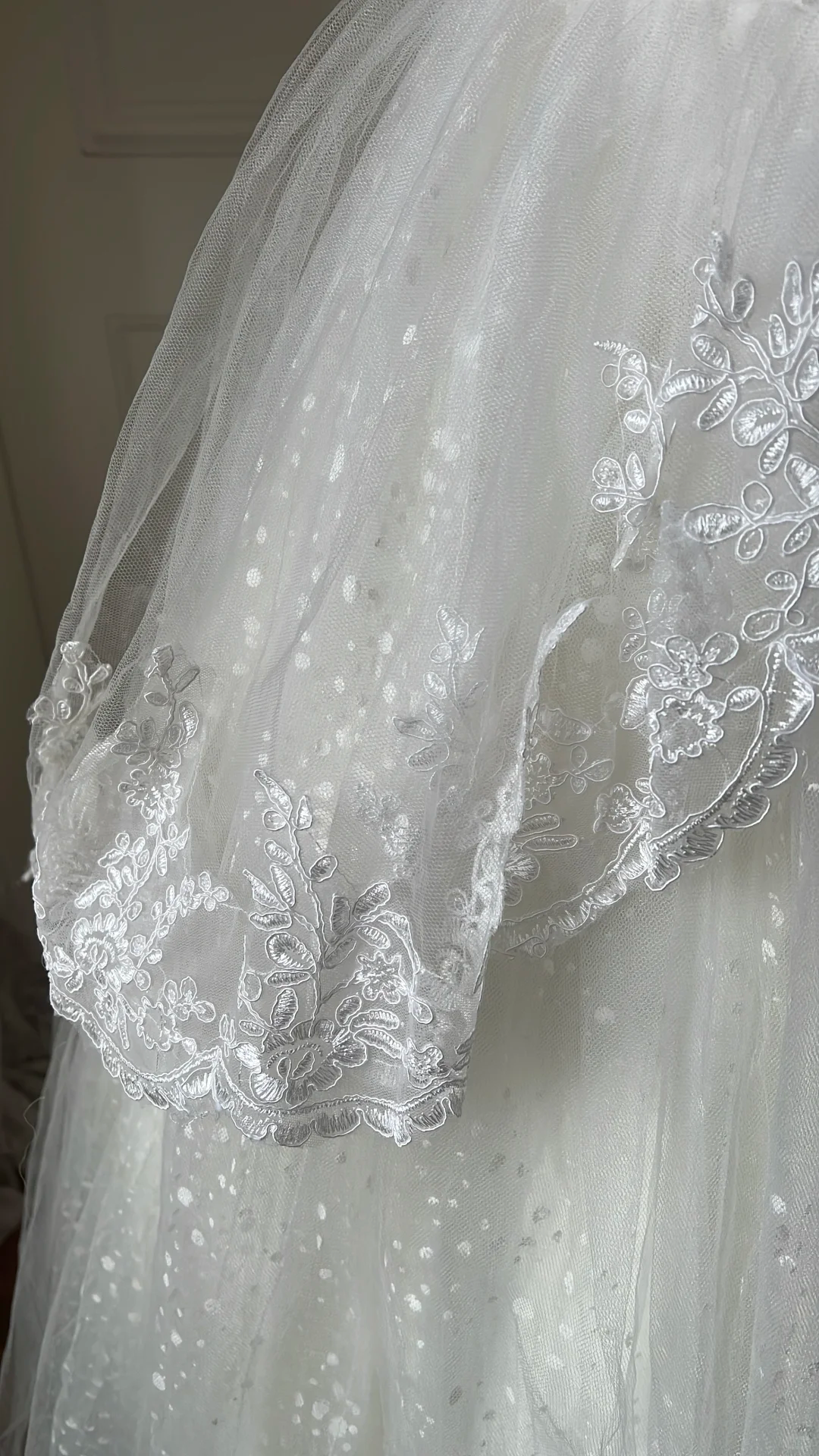 Vintage Strapless White Lace & Bow Glitter Tulle Formal Wedding Dress TP5836