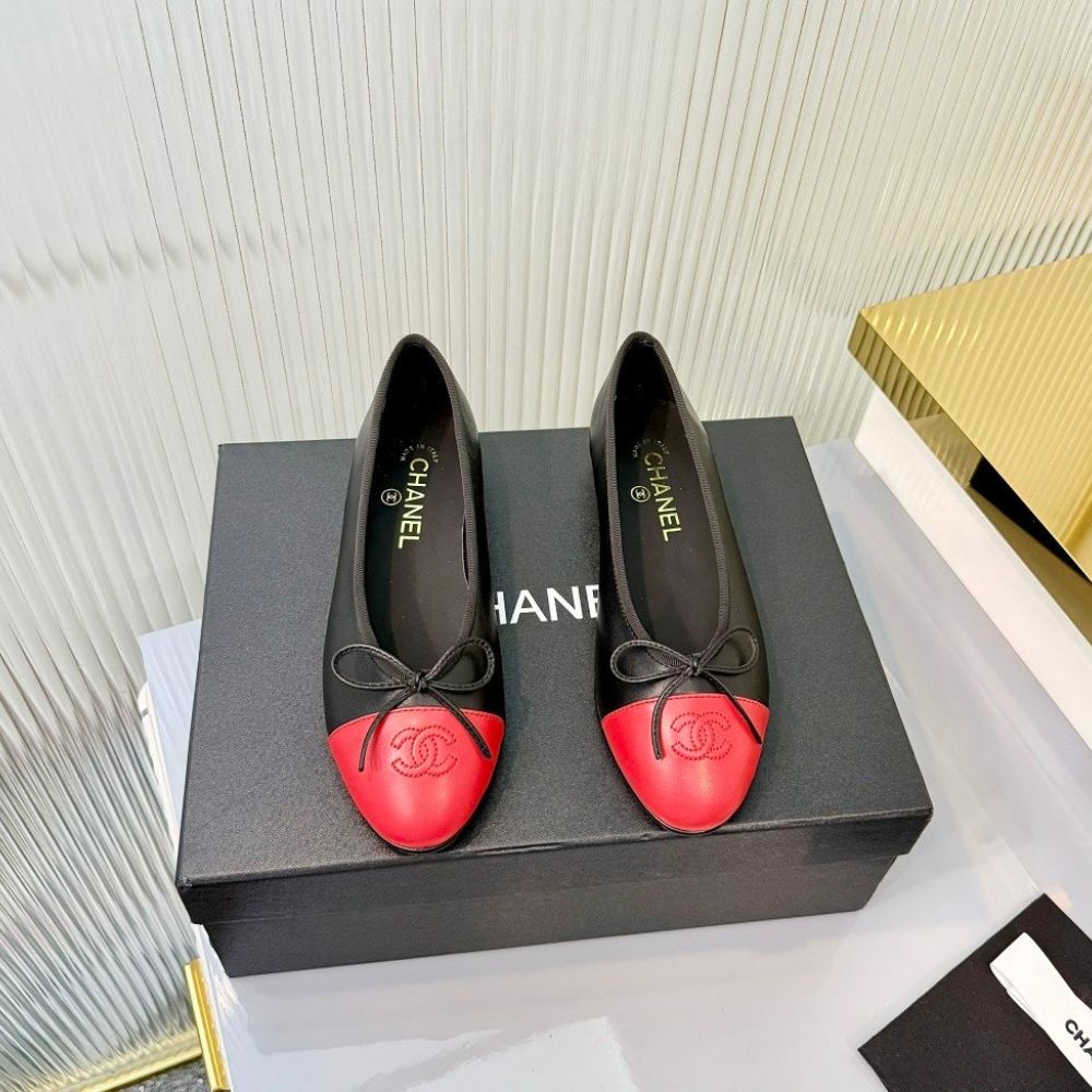 Chanel Crumpled Shiny Cap Toe CC Ballerina Flats Black Red