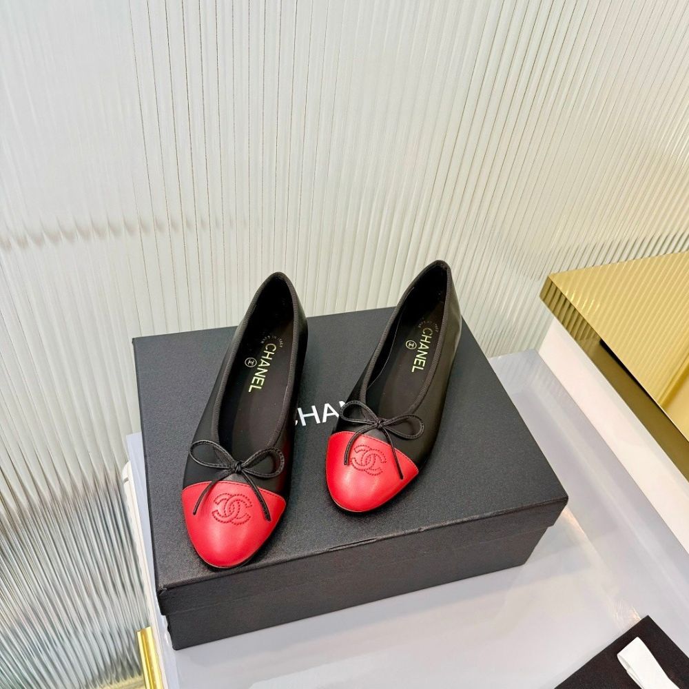 Chanel Crumpled Shiny Cap Toe CC Ballerina Flats Black Red