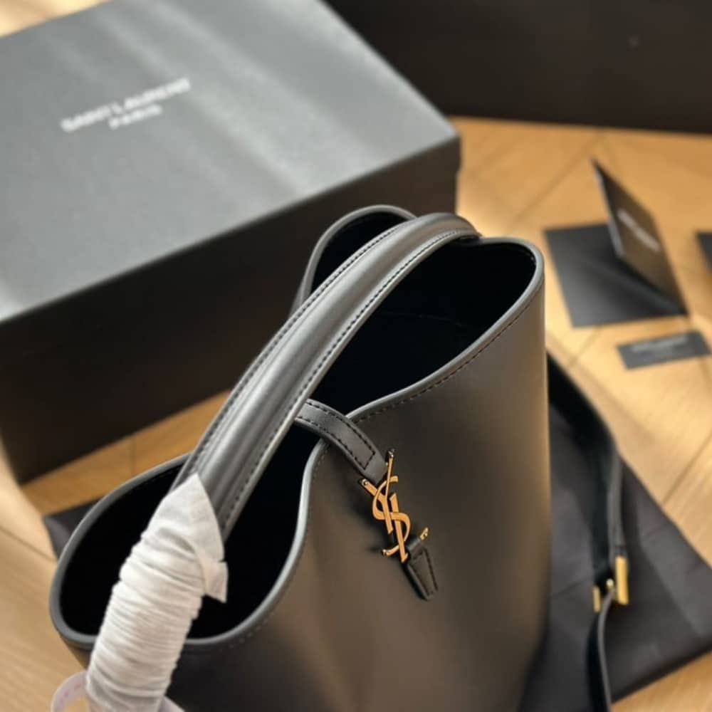 Saint Laurent Le 37 In Shiny Black 25Cm 7428282R20W1000