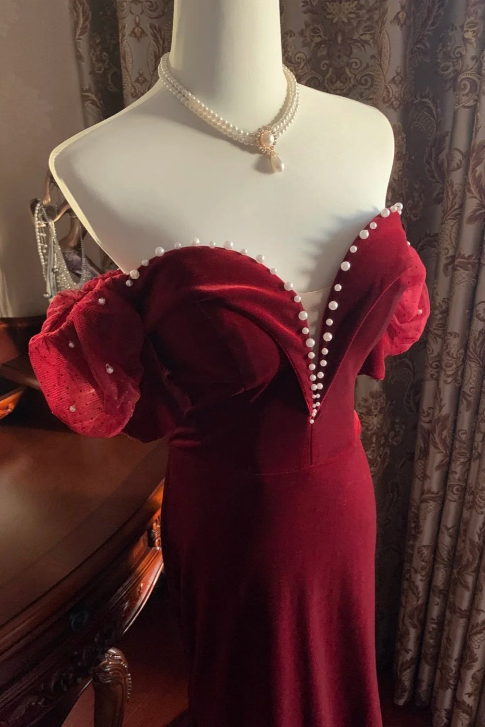 Vintage Socialite Style Off-the-Shoulder Puff-Sleeve Gown | Burgundy Velvet Pearl Mermaid Train Maxi Dress for Gala Engagement Retro Ball gh6422