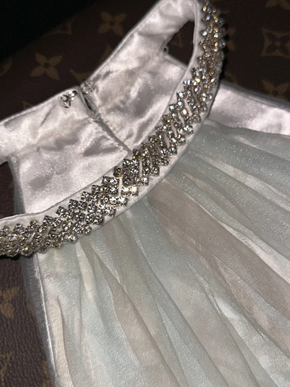 White halter-neck, fitted waist, elegant floor-length ball gown R6410