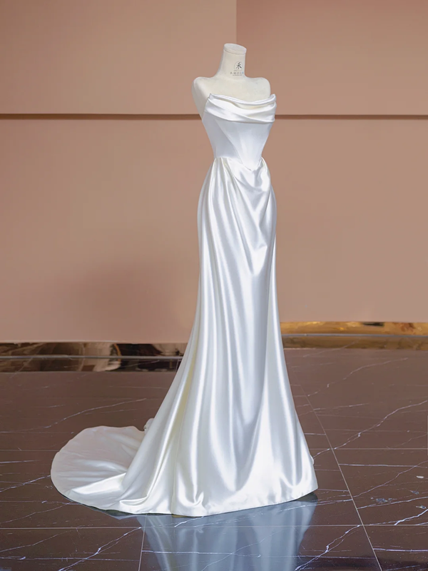 White strapless fitted long ball gown/bridal dress R8309