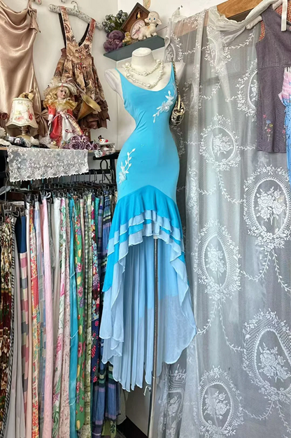 Light blue halter-neck fitted ball gown with an asymmetrical hem R8643