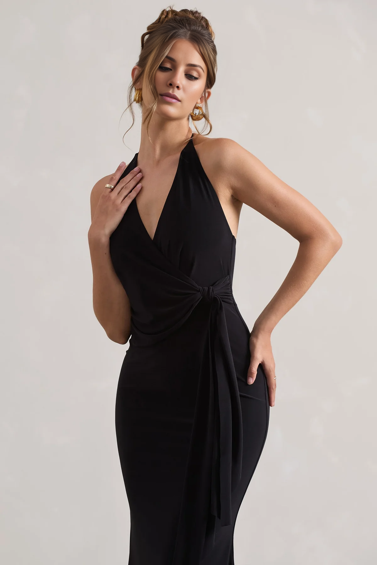 Hanging neck collar with pleats and a floor length evening dress - Dress