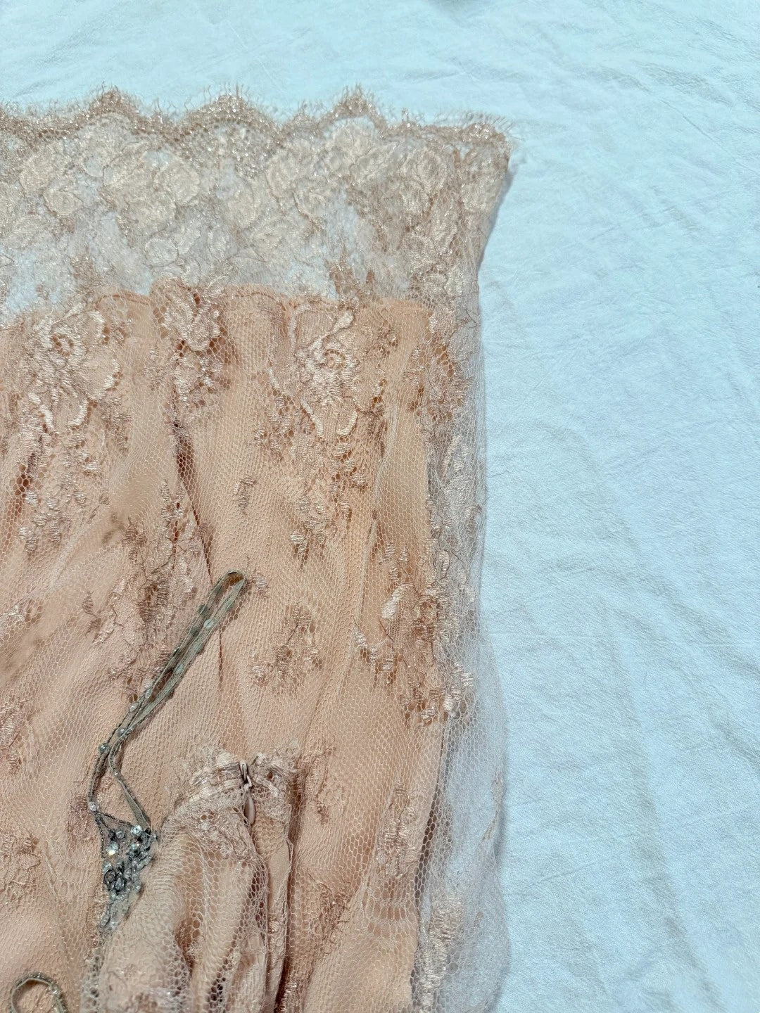 girlhomeshops-Nude Pink Lace Spaghetti Straps Midi Dress with Beading Detail gh6313