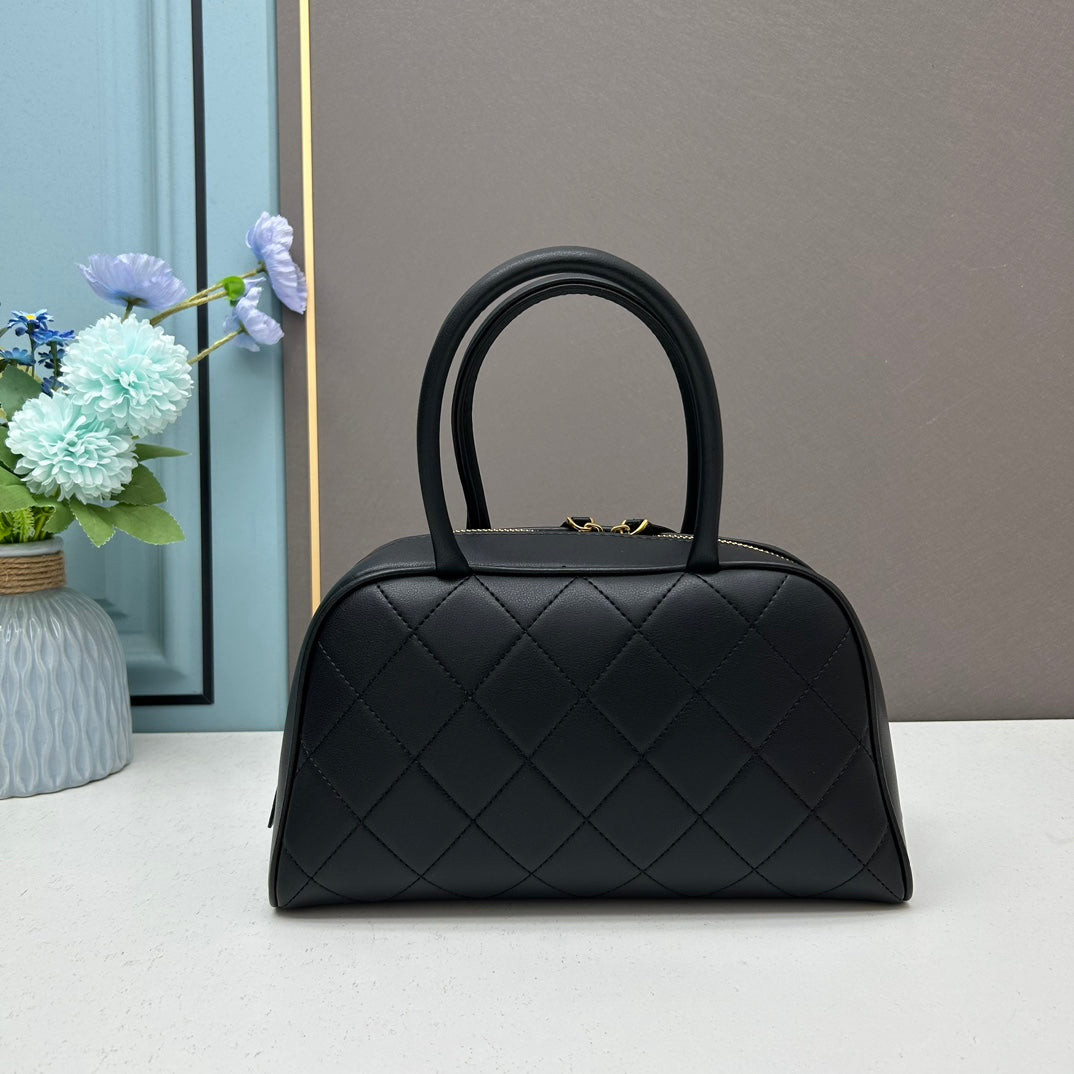 CHANEL Pre-Owned 2003-2004 mini diamond-quilted CC-appliqué Boston handbag