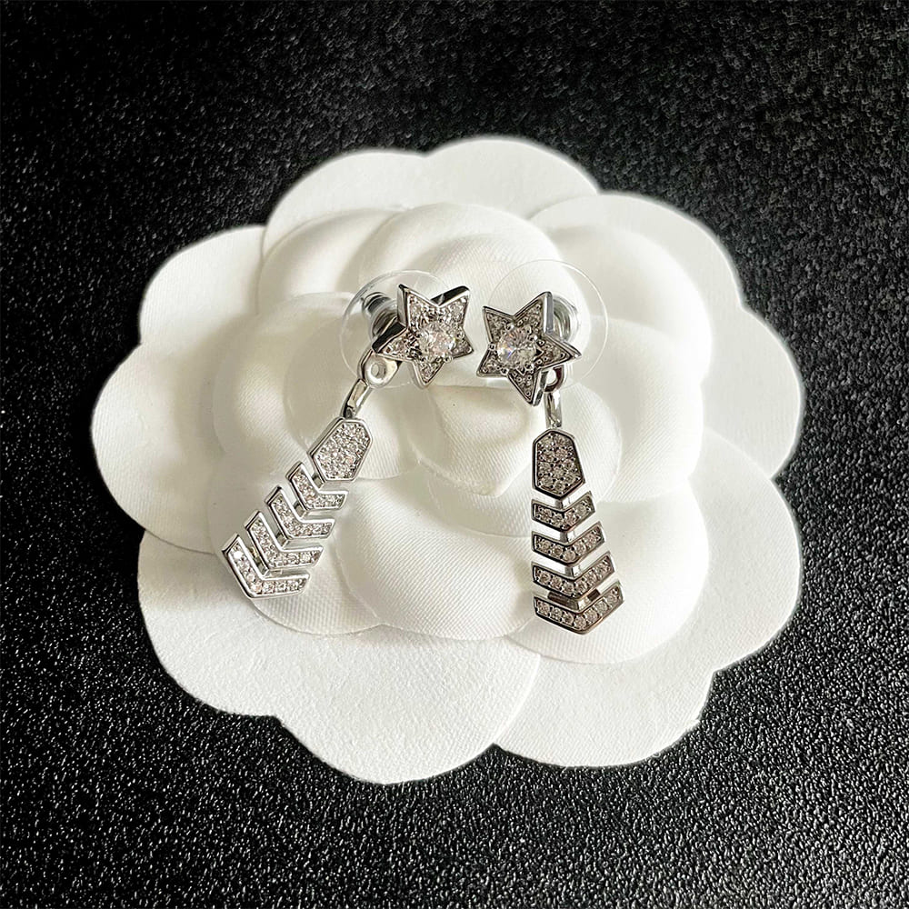 CHANEL LUNE DE CHANEL SINGLE CLIP EARRINGS