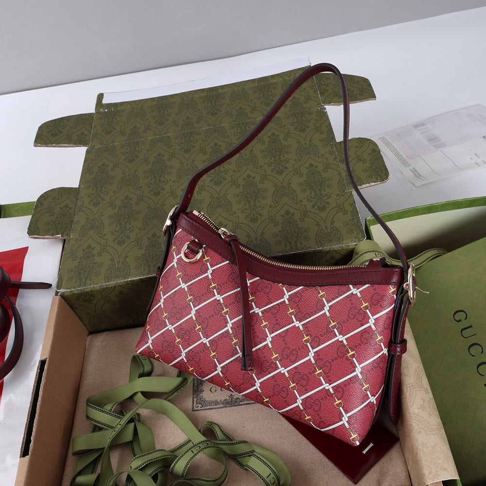 Gucci GG Emblem small shoulder bag
