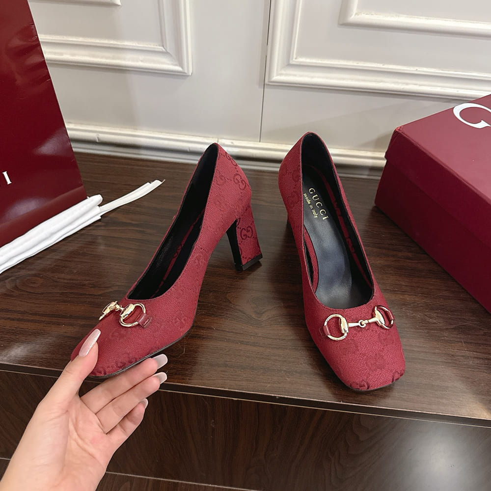 GUCCI Women’s Signora pump