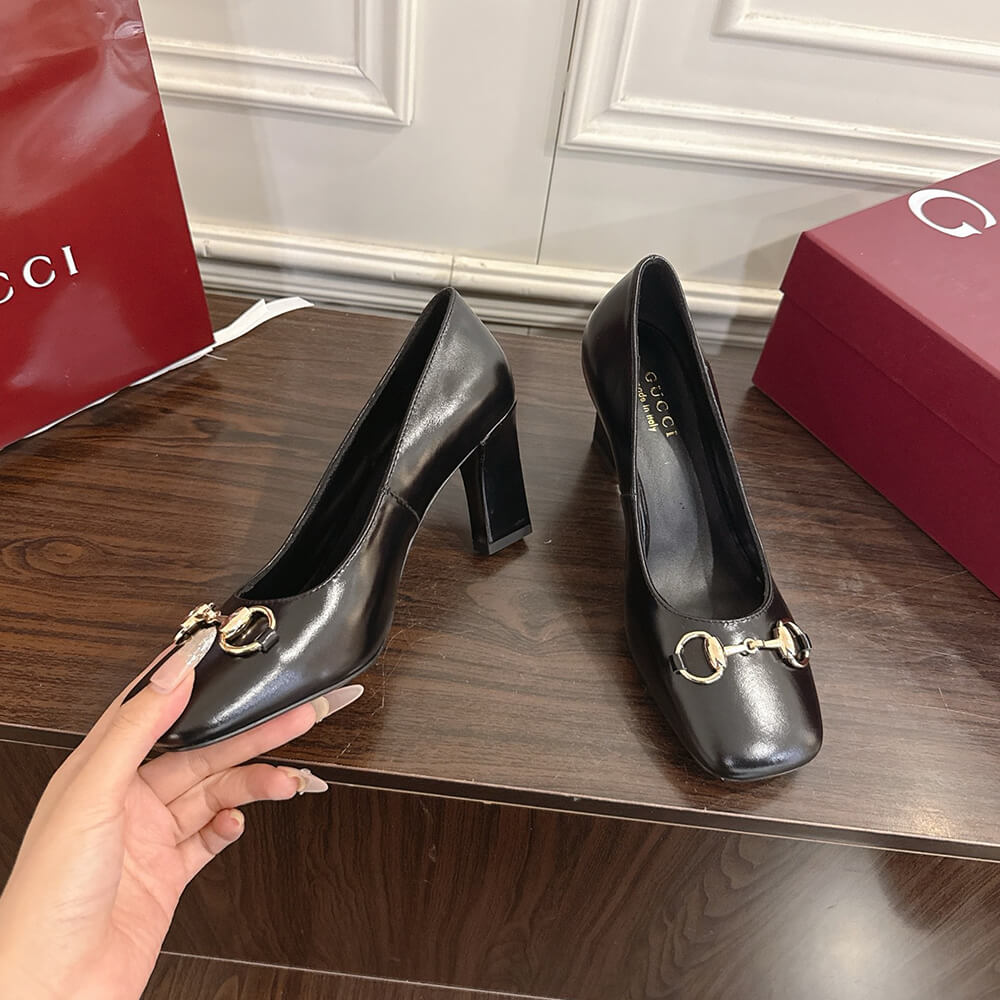GUCCI Women’s Signora pump