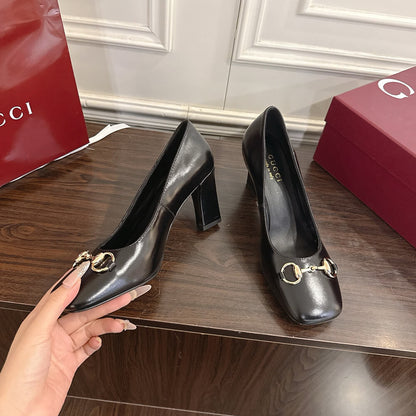 GUCCI Women’s Signora pump