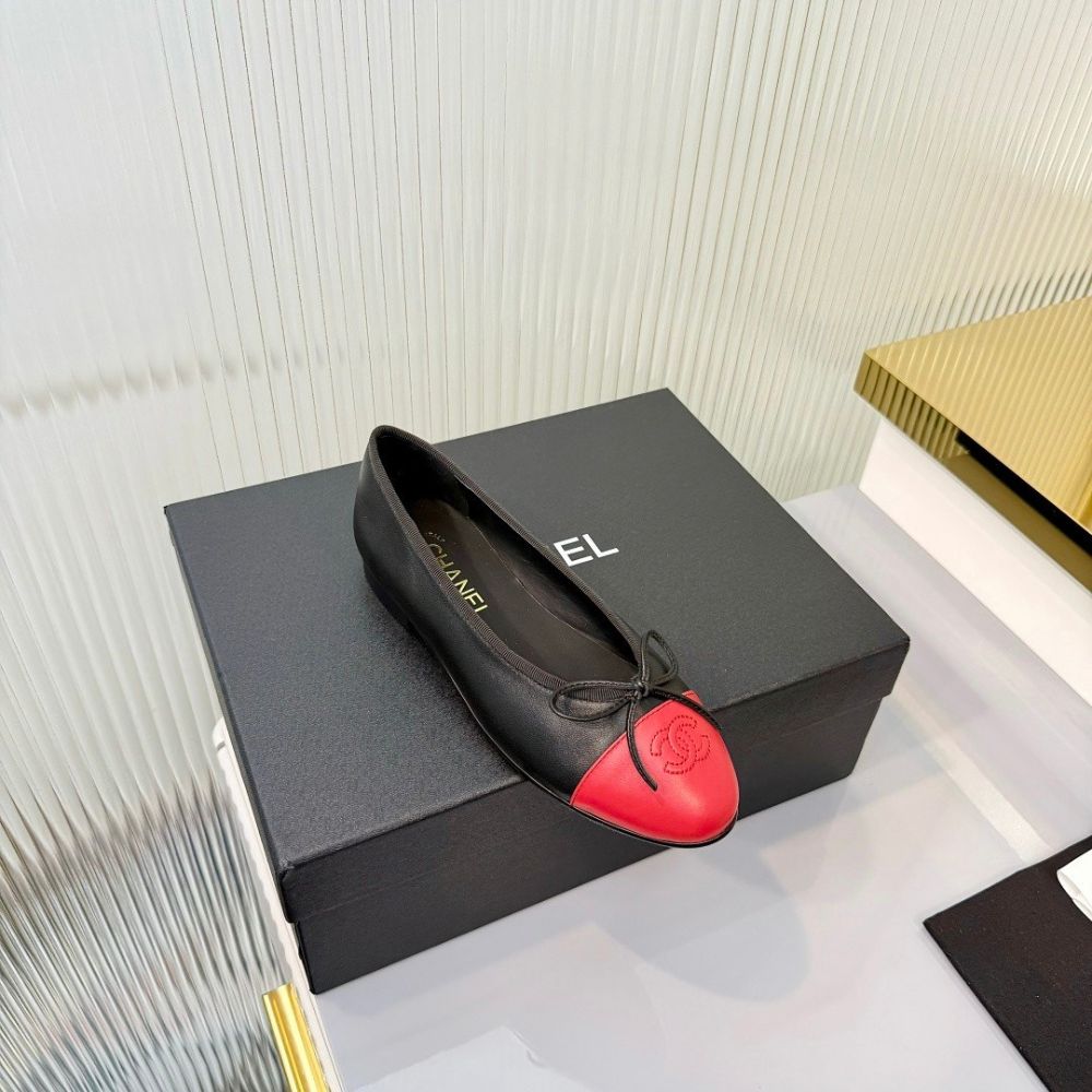 Chanel Crumpled Shiny Cap Toe CC Ballerina Flats Black Red