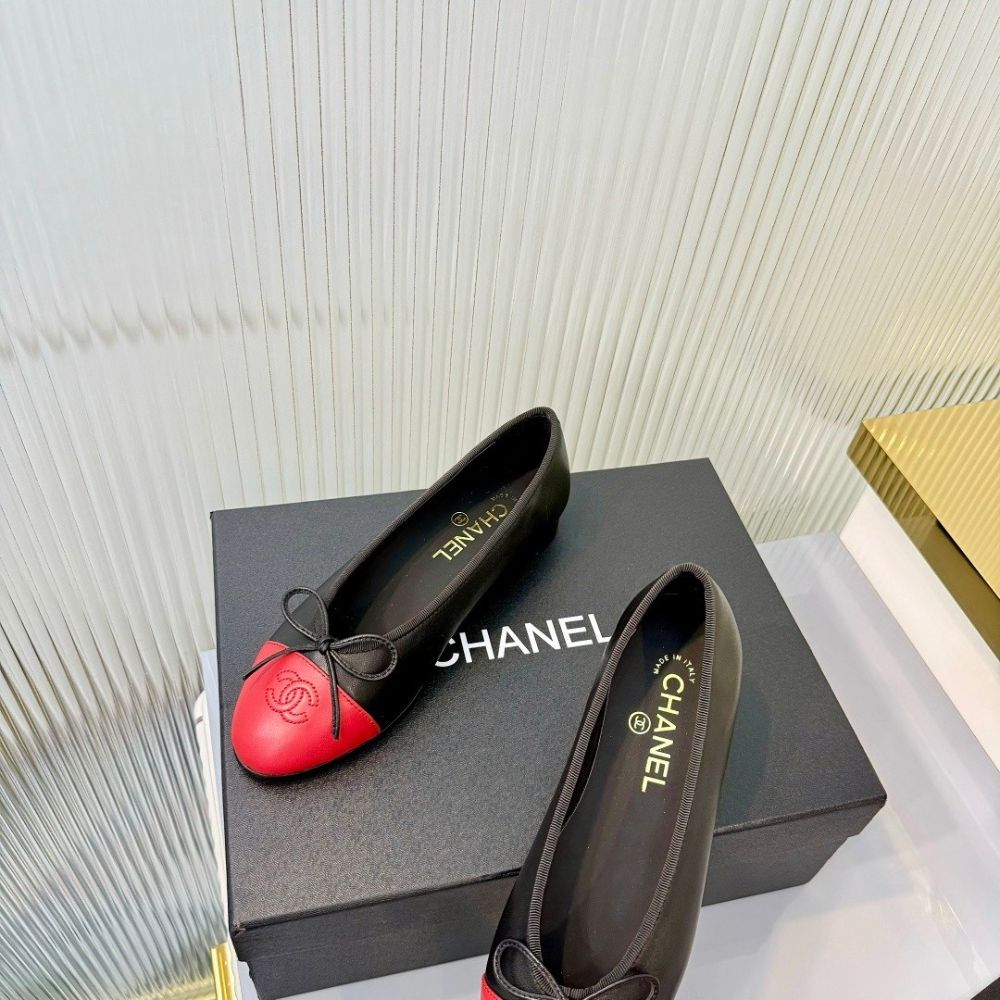 Chanel Crumpled Shiny Cap Toe CC Ballerina Flats Black Red