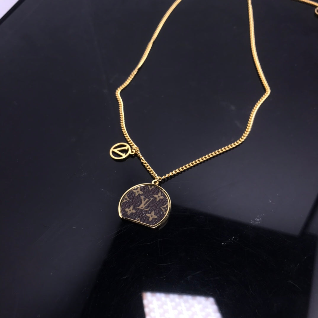 EN – Lux LV Necklaces 089