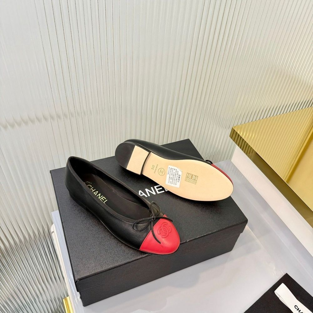 Chanel Crumpled Shiny Cap Toe CC Ballerina Flats Black Red