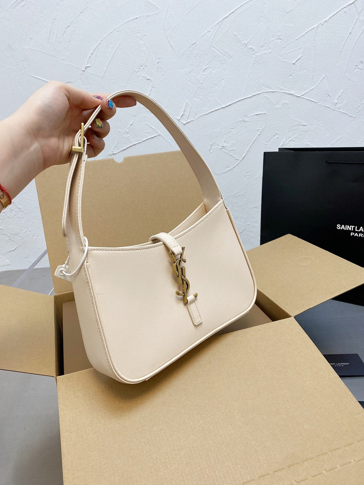 SAINT LAURENT LE 5 À 7 HOBO BAG
