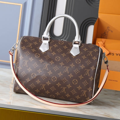 Louis Vuitton 57th Street NYC Speedy Bandoulière 30 Monogram Silver 30cm M27324