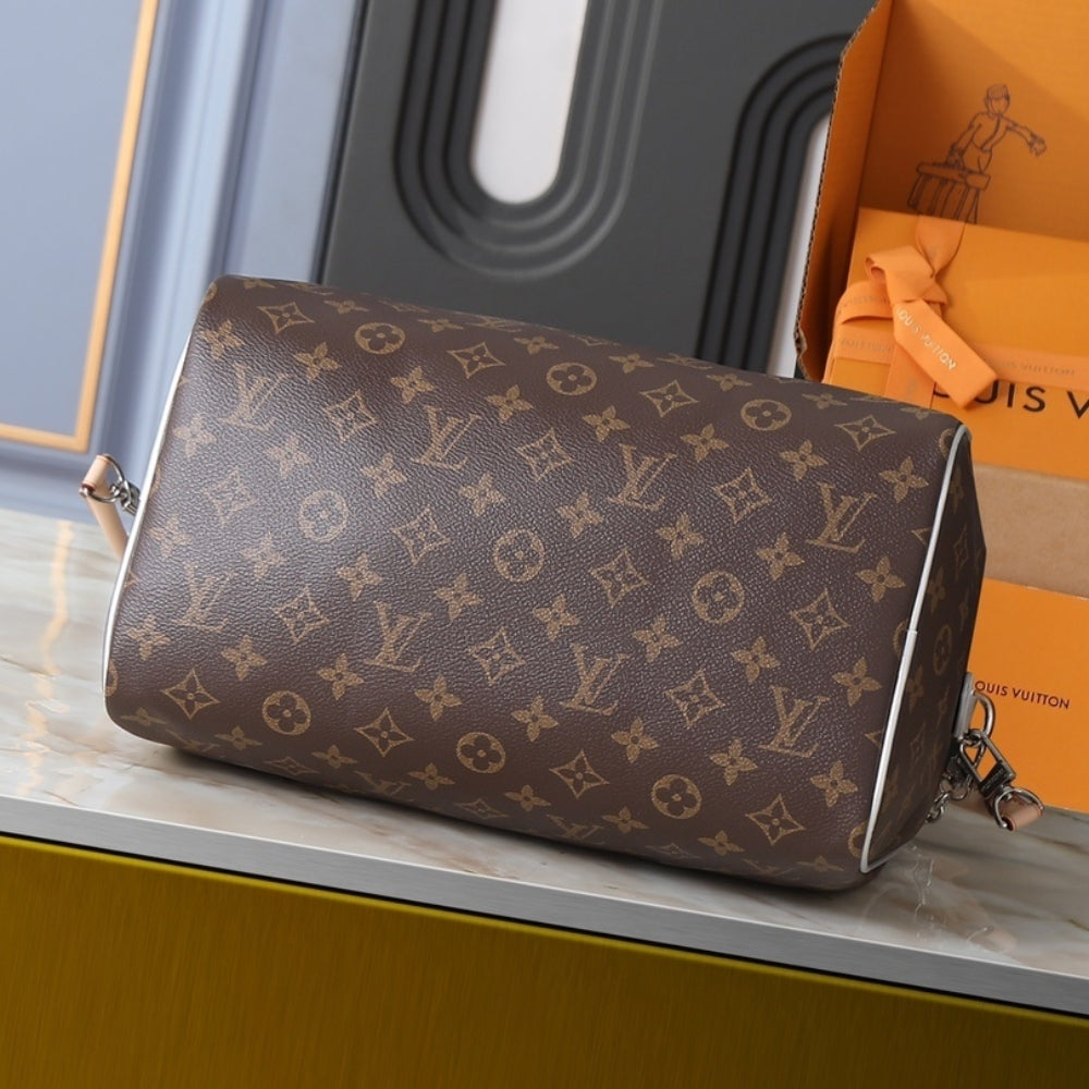 Louis Vuitton 57th Street NYC Speedy Bandoulière 30 Monogram Silver 30cm M27324