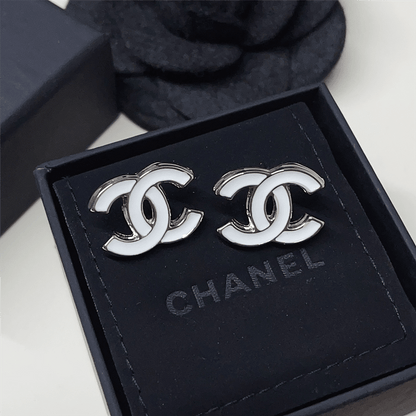 CHANEL 25S EARRINGS WHITE SILVER METAL ABF565 B20465 U0776