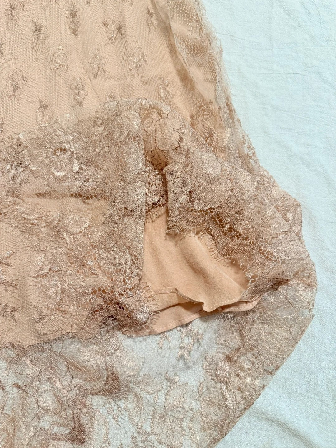 girlhomeshops-Nude Pink Lace Spaghetti Straps Midi Dress with Beading Detail gh6313