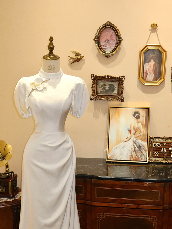 White fitted long ball gown/bridal dress R7164