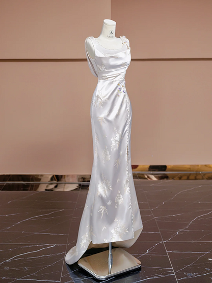 White square-neck, fitted waist, long retro floral patterned ball gown/bridal dress R8310