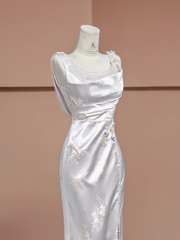White square-neck, fitted waist, long retro floral patterned ball gown/bridal dress R8310