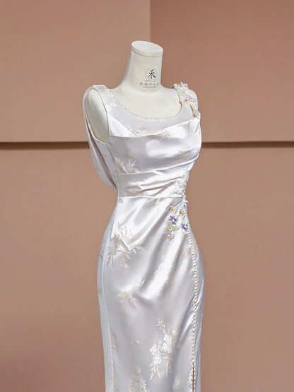 White square-neck, fitted waist, long retro floral patterned ball gown/bridal dress R8310