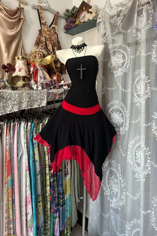 Black strapless, fitted waist, short ball gown with irregular red hem R7877