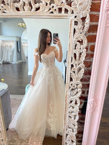 Off the shoulder Lace Ball gown Wedding Dress