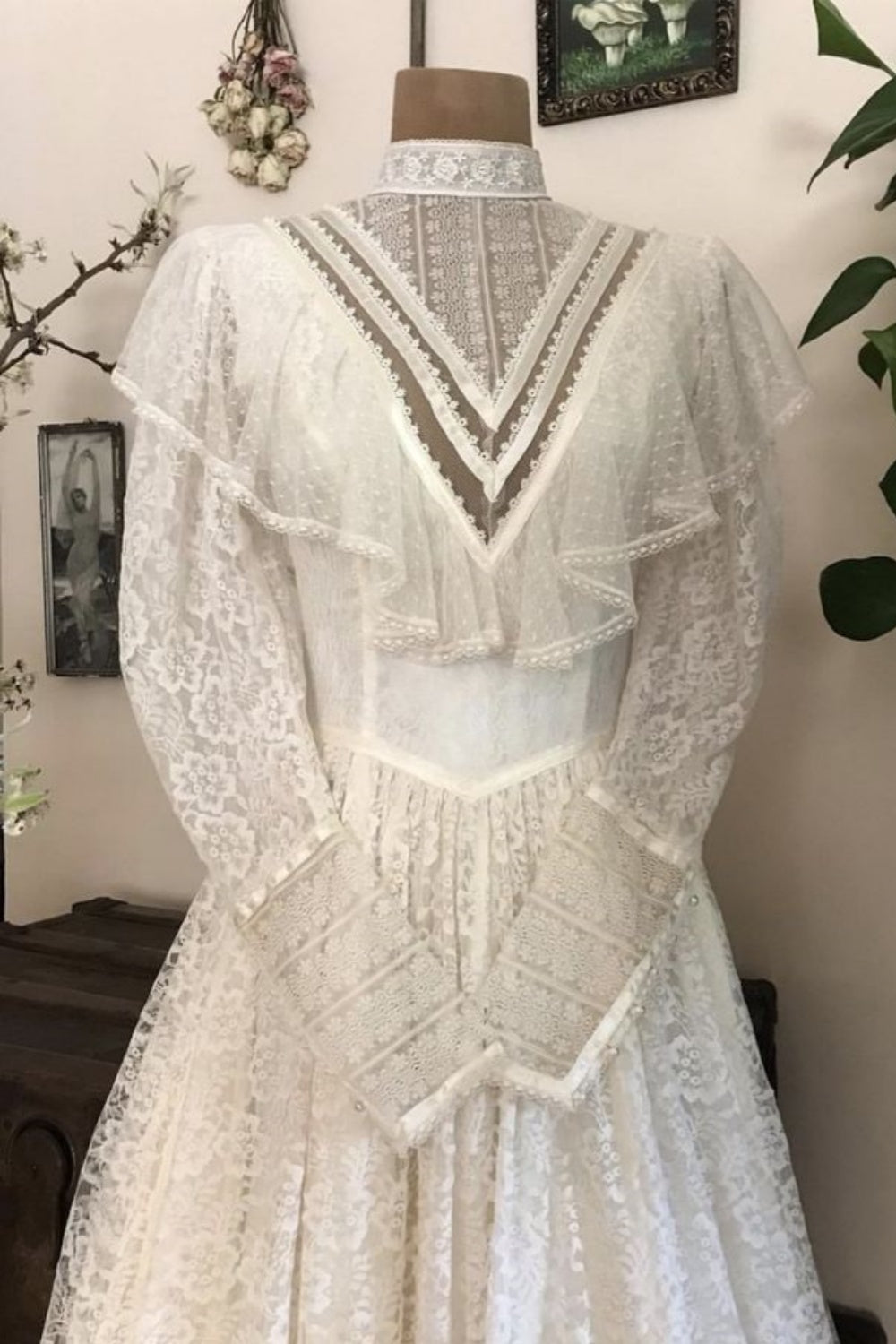 girlhomeshops-Long-Sleeved Dress, Retro Half-High Collar, Elegant Long Exquisite Lace Tulle Wedding Dress gh5853
