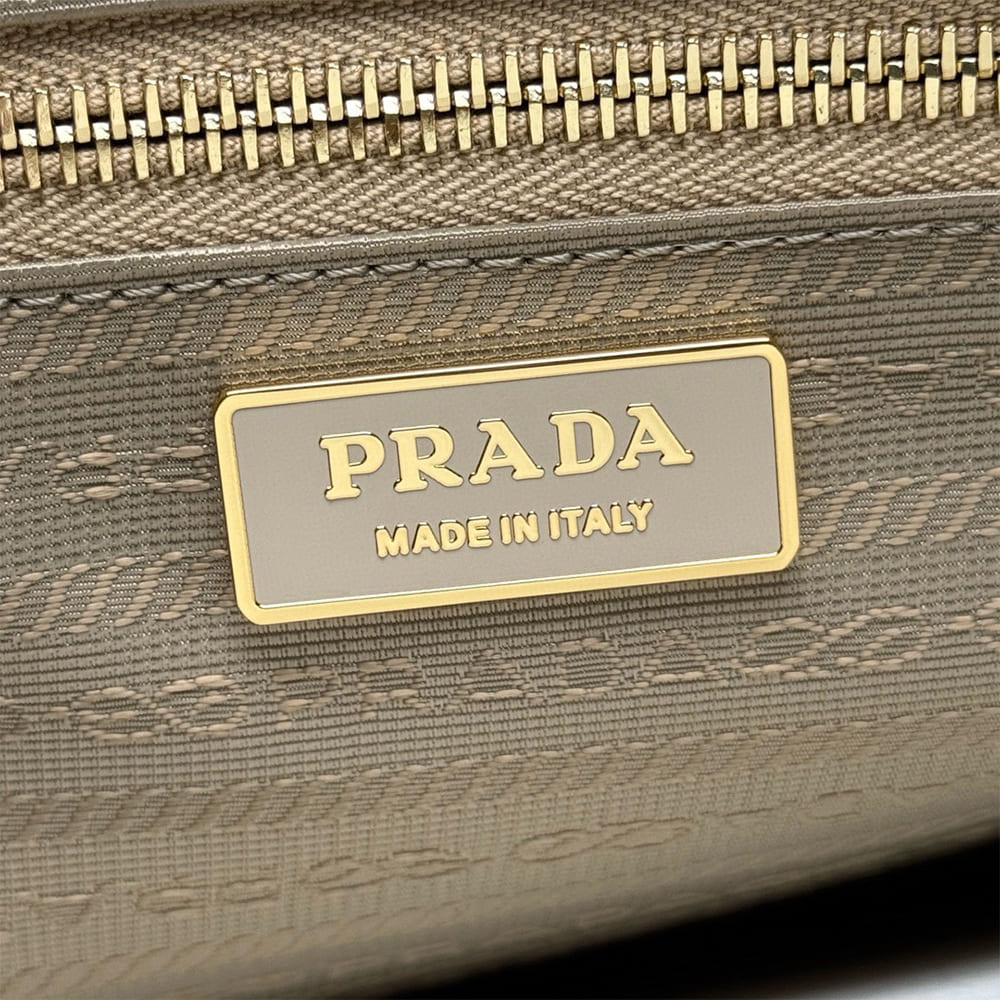 Prada Bonnie extra-large leather handbag(HIGH-END GRADE)